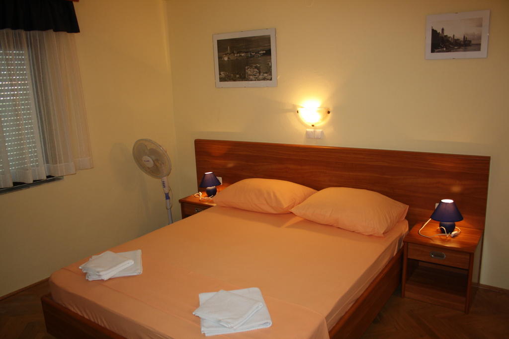 Apartments Villa Olga Rab Town Room photo
